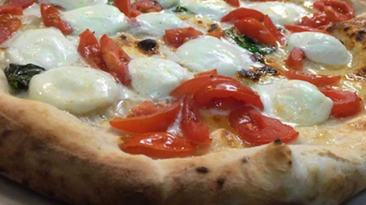 La-Piccola-Piazzetta_Pizza-Mozzarella_1170x658px.jpg